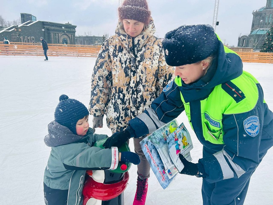 Безопасная зима текст 1, Сотрудники Одинцовской Госавтоинспекции провели в парке «Патриот» акцию «Безопасная зима»