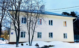В рабочем поселке Заречье Одинцовского округа в доме № 11 выполнили капитальный ремонт штукатурного фасада