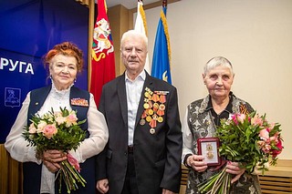 В администрации Одинцовского округа ветеранов Великой Отечественной войны торжественно наградили почетными знаками «В честь 80-летия полного освобождения Ленинграда от фашистской блокады»