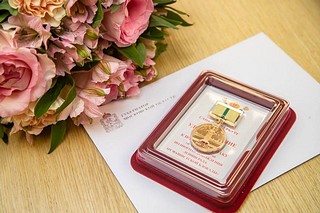 В администрации Одинцовского округа ветеранов Великой Отечественной войны торжественно наградили почетными знаками «В честь 80-летия полного освобождения Ленинграда от фашистской блокады»