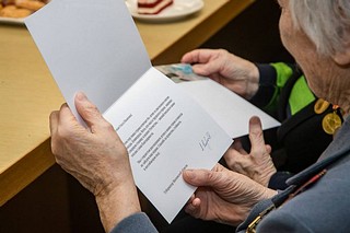 В администрации Одинцовского округа ветеранов Великой Отечественной войны торжественно наградили почетными знаками «В честь 80-летия полного освобождения Ленинграда от фашистской блокады»