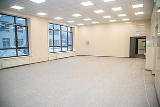 Андрей Иванов проинспектировал ход строительства школы на 550 мест в Немчиновке