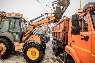 Уважаемые жители Одинцовского округа! Информируем вас об уборке дворовых территорий и общественных пространств в период с 21 по 25 января 2024 года. Просим вас оказать содействие коммунальным службам и убирать на несколько часов из дворов припаркованные авто