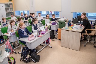 Глава Одинцовского округа Андрей Иванов провел встречу с коллективом Кубинской школы № 2 имени Героя Советского Союза В. П. Безбородова. Центральным вопросом мероприятия стало дооснащение школы современным оборудованием и работы, которые предстоит провести в 2024 году. Особое внимание, как подчеркнул Андрей Иванов, уделят вопросам отопления в спортивном зале
