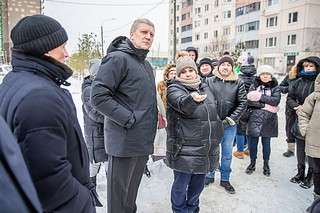 Глава Одинцовского городского округа Андрей Иванов вместе с активными жителями проверил качество вывоза мусора с контейнерных площадок в микрорайоне Новая Трехгорка