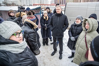 Глава Одинцовского городского округа Андрей Иванов вместе с активными жителями проверил качество вывоза мусора с контейнерных площадок в микрорайоне Новая Трехгорка