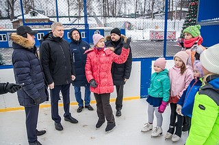 Глава Одинцовского округа Андрей Иванов проверил работу звенигородского стадиона «Спартак» в зимний период