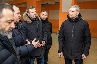 Глава Одинцовского округа вместе с жителями Звенигорода проверил ход капитального ремонта школы № 2 имени М. А. Пронина
