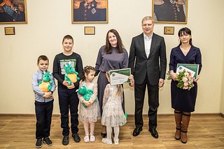 Андрей Иванов вручил сертификаты семьям погибших участников спецоперации — Александра Сычева и Георгия Белкина