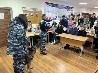 Сотрудники УМВД России по Одинцовскому городскому округу совместно с членом Общественного совета при УМВД Сергеем Дядя, провели Всероссийскую акцию «Студенческий десант» для студентов Одинцовского филиала Международного юридического института