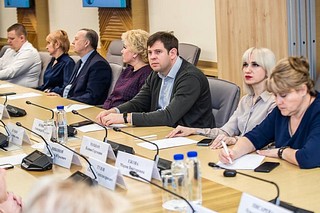 Глава Одинцовского округа Андрей Иванов обсудил меры поддержки педагогов с директорами окружных школ