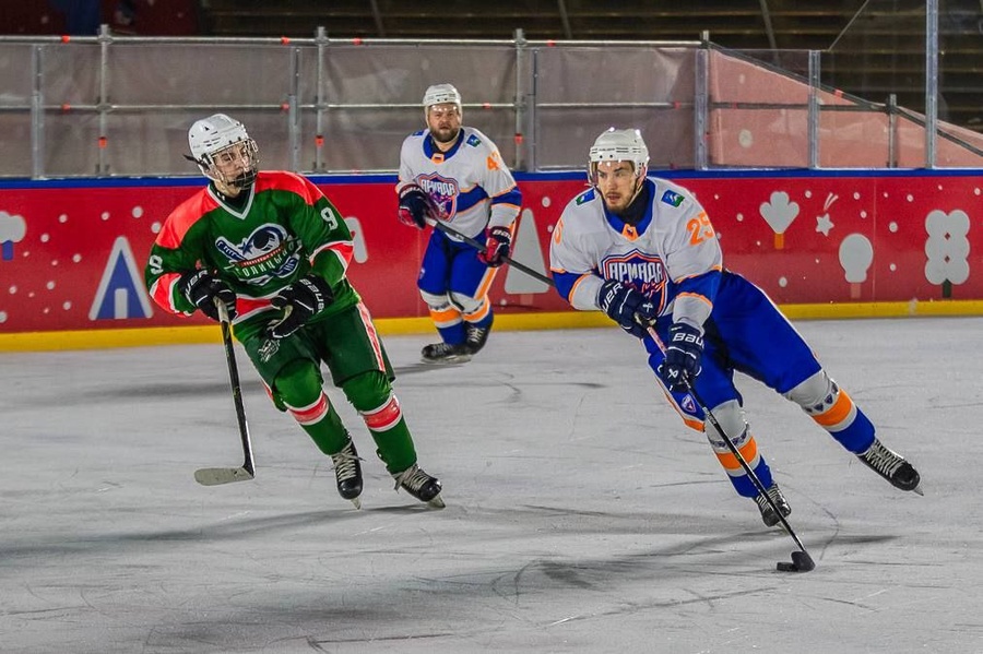 804Праздничный хоккейный матч прошел на льду парка «Малевича» в Одинцово