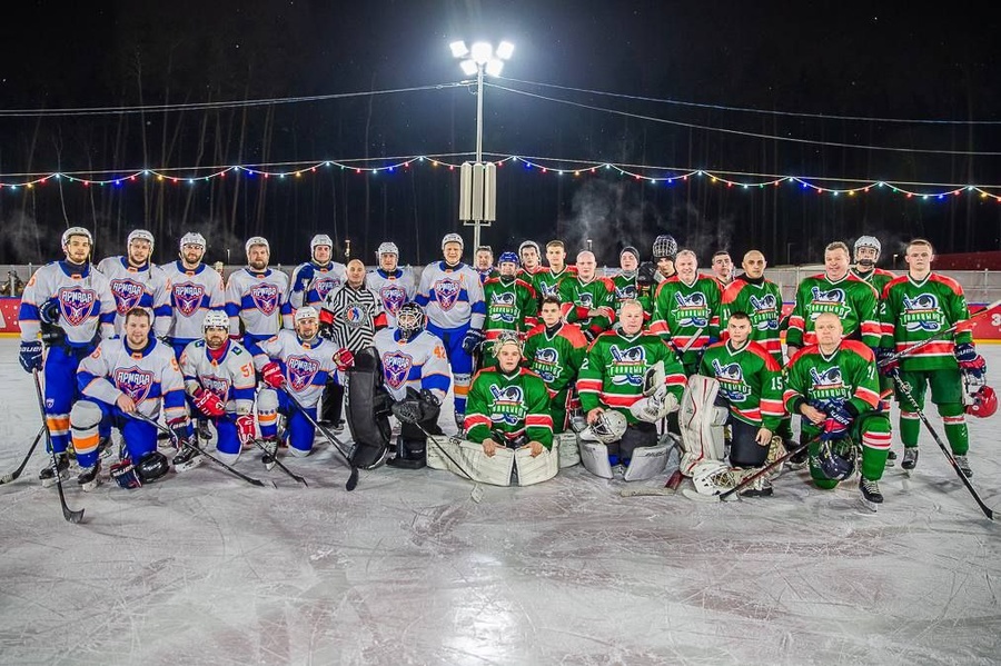 642Праздничный хоккейный матч прошел на льду парка «Малевича» в Одинцово