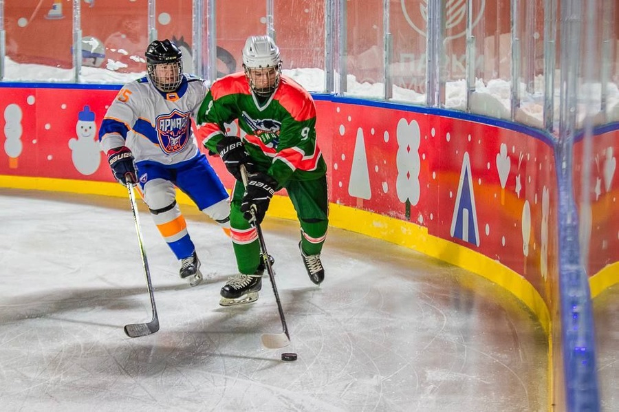 267Праздничный хоккейный матч прошел на льду парка «Малевича» в Одинцово