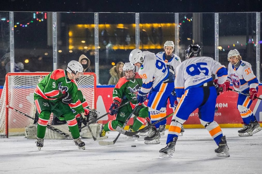 474Праздничный хоккейный матч прошел на льду парка «Малевича» в Одинцово