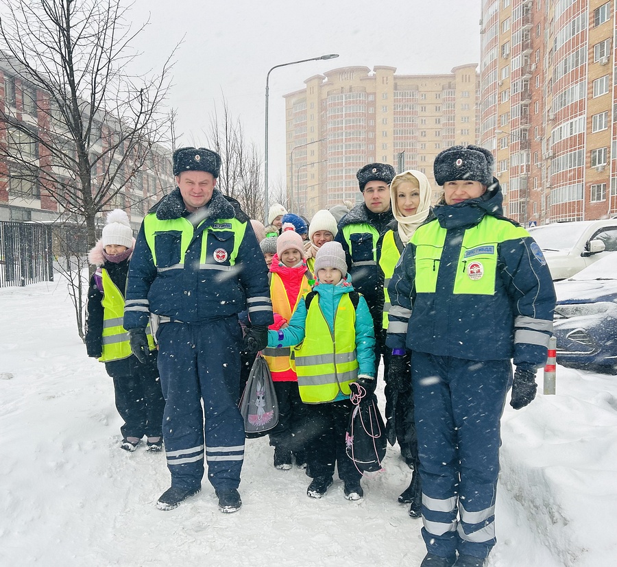Маршрут текст 2, Сотрудники Одинцовской Госавтоинспекции показали детям безопасные пешеходные маршруты