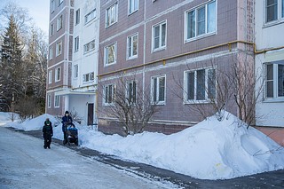 Глава Одинцовского округа Андрей Иванов вместе с жителями поселка Горбольницы № 45 проверил качество благоустройства дворовой территории у домов № 5 и № 10