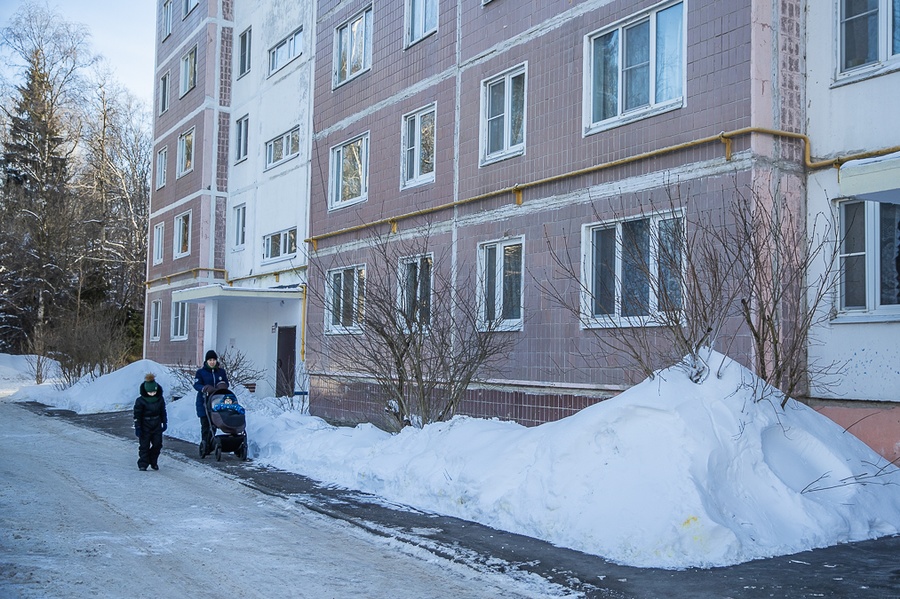 VLR s, Качество благоустройства двора в поселке Горбольницы № 45 проверил Андрей Иванов вместе с жителями