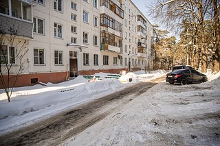 Глава Одинцовского округа Андрей Иванов вместе с жителями поселка Горбольницы № 45 проверил качество благоустройства дворовой территории у домов № 5 и № 10