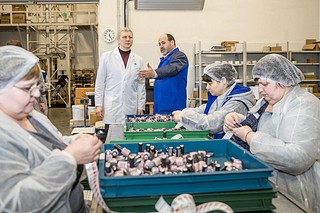 Глава Одинцовского округа Андрей Иванов осмотрел завод ООО «Черный Бриллиант» в территориальном управлении Захаровское