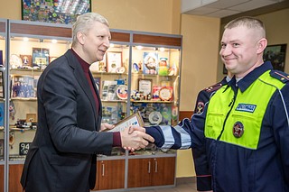 Андрей Иванов вручил благодарственные письма отличившимся сотрудникам одинцовской Госавтоинспекции