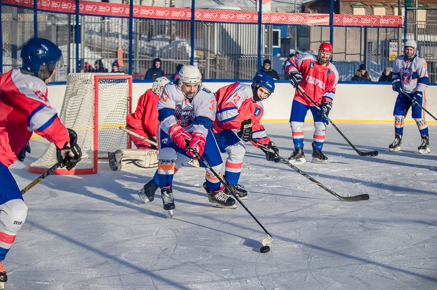 VLR s, Хоккейный матч в формате «Русской классики» прошел на стадионе «Спартак» в Звенигороде