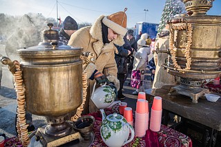 В Одинцовском городском округе проходят матчи в формате «Русская классика». Так, в минувшую субботу, 10 февраля, любители хоккея собрались на трибунах звенигородского стадиона «Спартак» — на льду встретились одноименная городская команда и клуб «Армада» главы Одинцовского округа Андрея Иванова