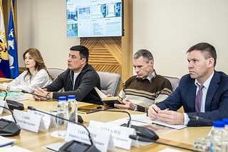 Глава Одинцовского округа Андрей Иванов провел рабочую встречу с предпринимателями и представителями бизнеса. На совещании обсудили приведение к единому стандарту объектов сферы потребительского рынка и услуг, расположенных на вылетных магистралях муниципалитета