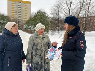 Сотрудники полиции УМВД России по Одинцовскому округу провели информационную акцию «Госуслуги — проще, чем кажется» для жителей. Мероприятие направлено на популяризацию государственных услуг, предоставляемых МВД в электронном виде