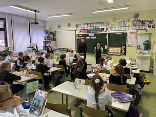 В рамках оперативно-профилактического мероприятия «Подросток-Семья» инспекторы по делам несовершеннолетних УМВД России по Одинцовскому городскому округу совместно с представителями комиссии по делам несовершеннолетних и защите их прав провели профилактические беседы с учащимися образовательных учреждений округа, направленные на профилактику противоправного поведения среди несовершеннолетних