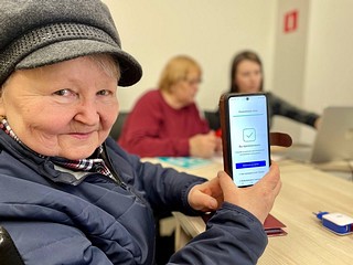 Участница одинцовского клуба «Активное долголетие» Нина Елисеева вместе с одноклубниками проголосовала дистанционно, прямо на своих гаджетах