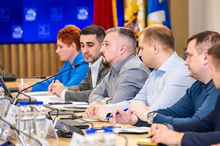 Глава Одинцовского городского округа Андрей Иванов провёл заседание штаба по благоустройству и ЖКХ. На совещании обсудили вопросы вывоза мусора с проблемных контейнерных площадок и итоги зимней уборки