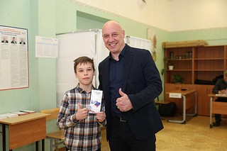 В Одинцово проголосовал первый заместитель председателя Комитета по культуре Госдумы Денис Майданов