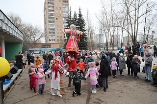 В Одинцовском парке культуры, спорта и отдыха проходит масленичный интерактив на катке