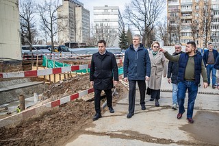Глава Одинцовского округа Андрей Иванов проверил ход возведения пристройки на 950 мест к Немчиновскому лицею