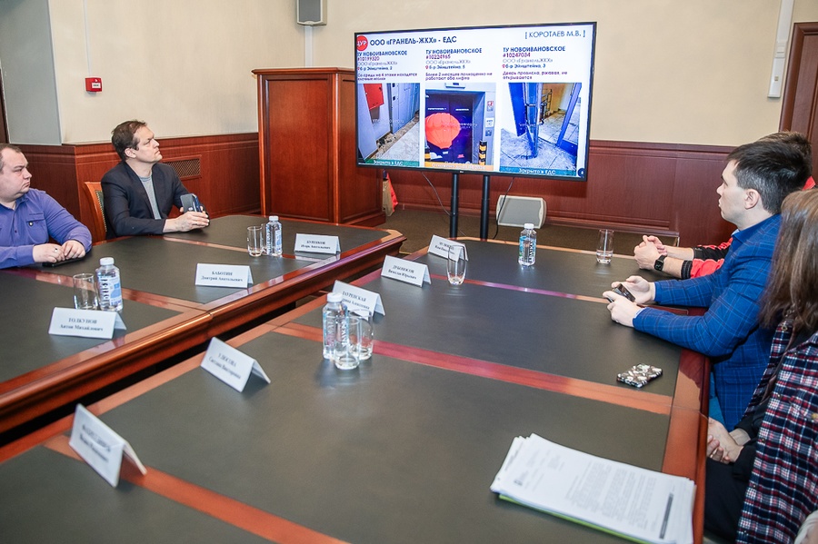 VLR s, Качество работы управляющей компании в ЖК «Инновация» обсудил Андрей Иванов с жителями Новоивановского