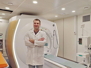 Очередным молодым врачом, принятым на работу в ООБ, стал рентгенолог Евгений Кобзарь