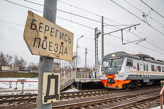 В Московской области в 2024 году планируют начать строительство четырех новых разноуровневых пешеходных переходов через железнодорожные пути. Об этом сообщила пресс-служба Министерства транспорта и дорожной инфраструктуры Подмосковья