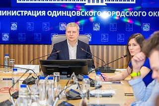 В Одинцовском округе стартовала новая учебная программа «Человекоцентричный округ — новая эпоха». Порядка 100 участников в течение 6 месяцев пройдут подготовку на базе МГИМО. Основные направления программы коснутся исследования запросов жителей, продуктового подхода, внутреннего и внешнего аудита, стратегии и PR. Старт программе дал глава Одинцовского округа, руководитель направления Андрей Иванов