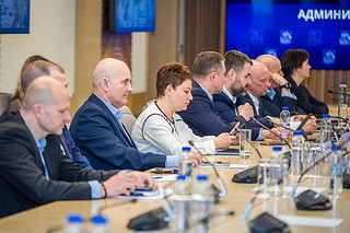 В Одинцовском округе стартовала новая учебная программа «Человекоцентричный округ — новая эпоха». Порядка 100 участников в течение 6 месяцев пройдут подготовку на базе МГИМО. Основные направления программы коснутся исследования запросов жителей, продуктового подхода, внутреннего и внешнего аудита, стратегии и PR. Старт программе дал глава Одинцовского округа, руководитель направления Андрей Иванов