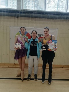 Спортсменки из Кубинки заняли призовые места на первенстве Федерации по фигурному катанию на роликовых коньках. Соревнования прошли в Люберцах. Ученицы старшей группы секции фигурного катания на роликах и коньках «Кубики» МАУ ЦКТ-Кубинка завоевали две медали