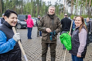 Большим субботником в рамках всероссийской инициативы завершился месячник чистоты и благоустройства в Одинцовском округе. Так, в парке Малевича в экологической акции, которая стала частью масштабного проекта «Доброе дело. Весна», принял участие глава Одинцовского округа Андрей Иванов. Он сообщил, что на протяжении апреля работы по благоустройству шли ударными темпами во всех территориальных управлениях муниципалитета