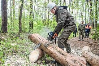 Большим субботником в рамках всероссийской инициативы завершился месячник чистоты и благоустройства в Одинцовском округе. Так, в парке Малевича в экологической акции, которая стала частью масштабного проекта «Доброе дело. Весна», принял участие глава Одинцовского округа Андрей Иванов. Он сообщил, что на протяжении апреля работы по благоустройству шли ударными темпами во всех территориальных управлениях муниципалитета