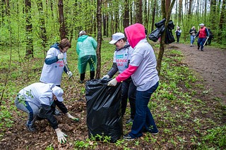 Большим субботником в рамках всероссийской инициативы завершился месячник чистоты и благоустройства в Одинцовском округе. Так, в парке Малевича в экологической акции, которая стала частью масштабного проекта «Доброе дело. Весна», принял участие глава Одинцовского округа Андрей Иванов. Он сообщил, что на протяжении апреля работы по благоустройству шли ударными темпами во всех территориальных управлениях муниципалитета