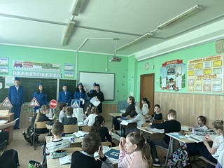 Сотрудники Одинцовской Госавтоинспекции совместно с отрядом ЮИД провели интерактивную игру для школьников