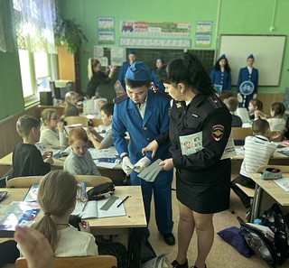 Сотрудники Одинцовской Госавтоинспекции совместно с отрядом ЮИД провели интерактивную игру для школьников