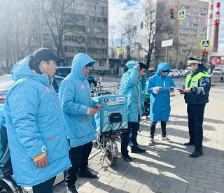 В Одинцовском округе с курьерами служб доставки побеседовали сотрудники Госавтоинспекции