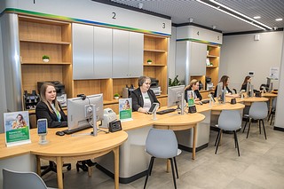 В Одинцово, в доме № 112А по Можайскому шоссе, возобновил работу обновленный офис Сбера. Реконструкция прошла в рамках трансформации своей филиальной сети