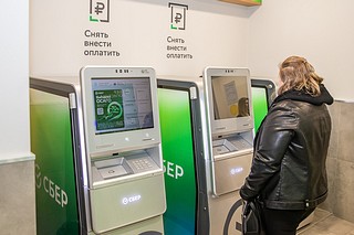 В Одинцово, в доме № 112А по Можайскому шоссе, возобновил работу обновленный офис Сбера. Реконструкция прошла в рамках трансформации своей филиальной сети