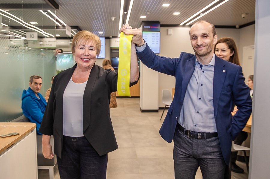 Сбер текст 5, В Одинцово в рамках трансформации филиальной сети открылся очередной обновлённый офис Сбера